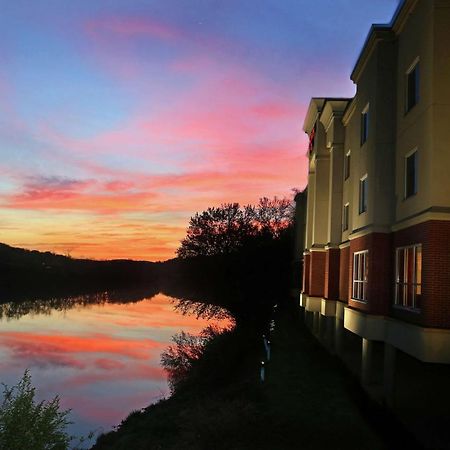 Hampton Inn Owego Екстер'єр фото