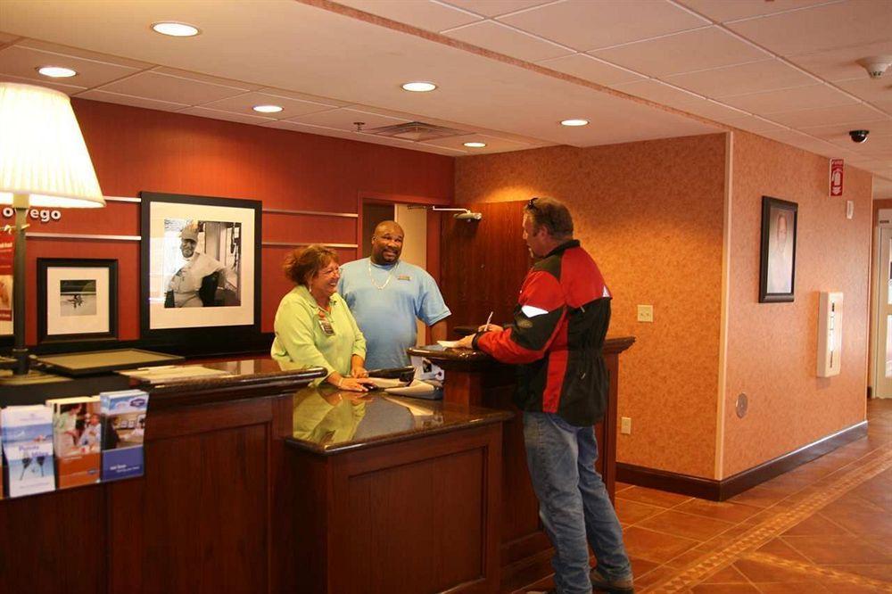 Hampton Inn Owego Екстер'єр фото