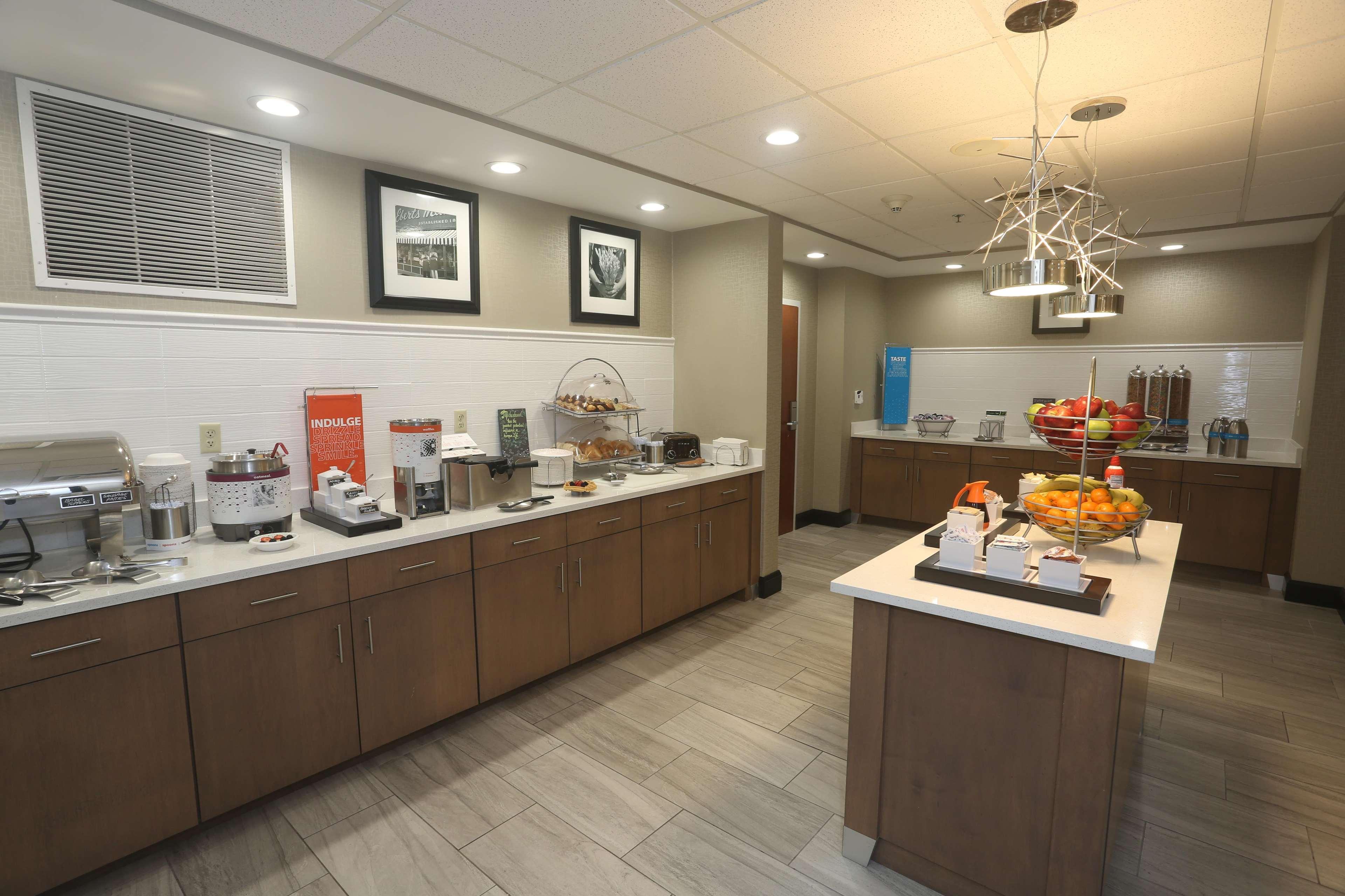 Hampton Inn Owego Екстер'єр фото