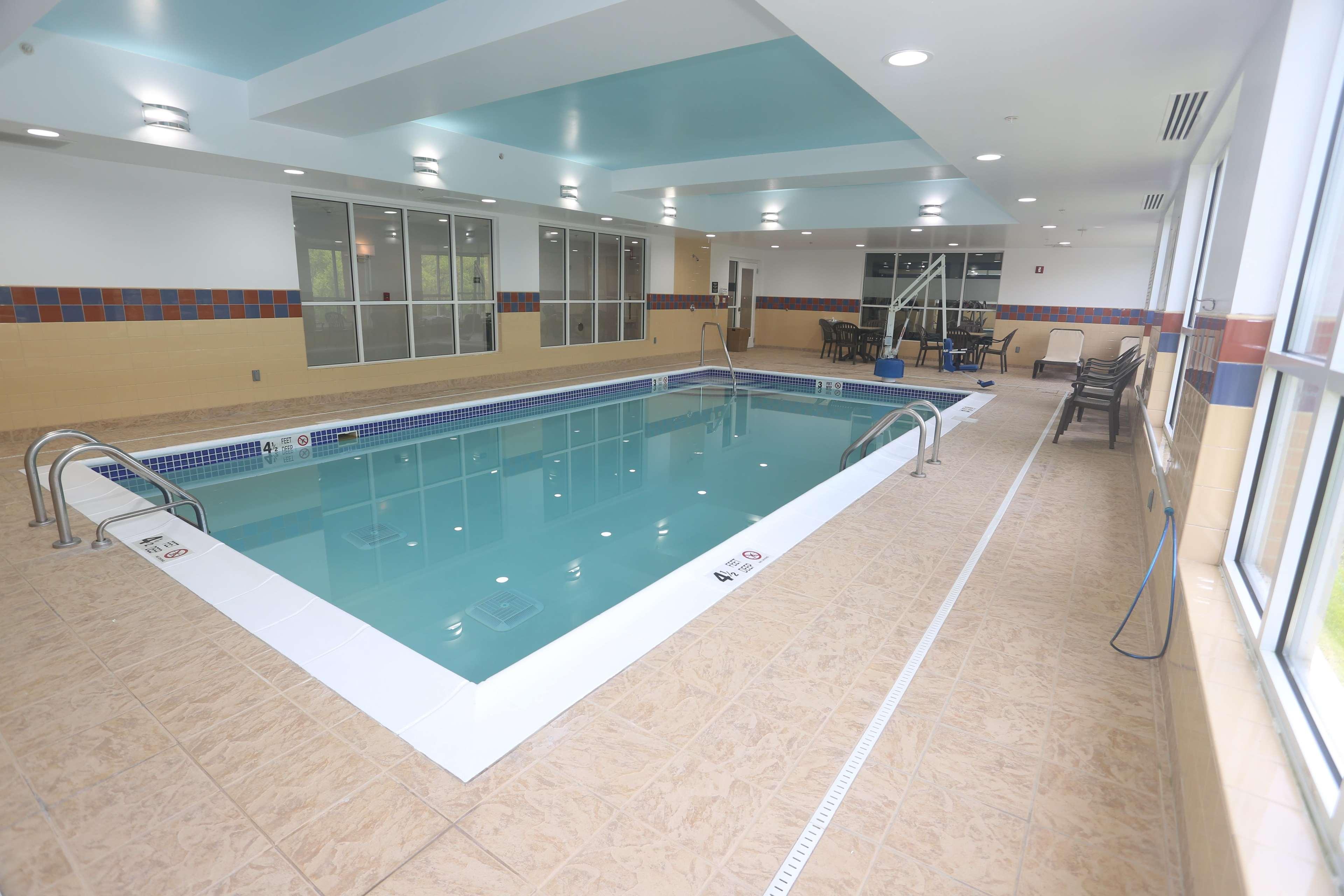 Hampton Inn Owego Екстер'єр фото