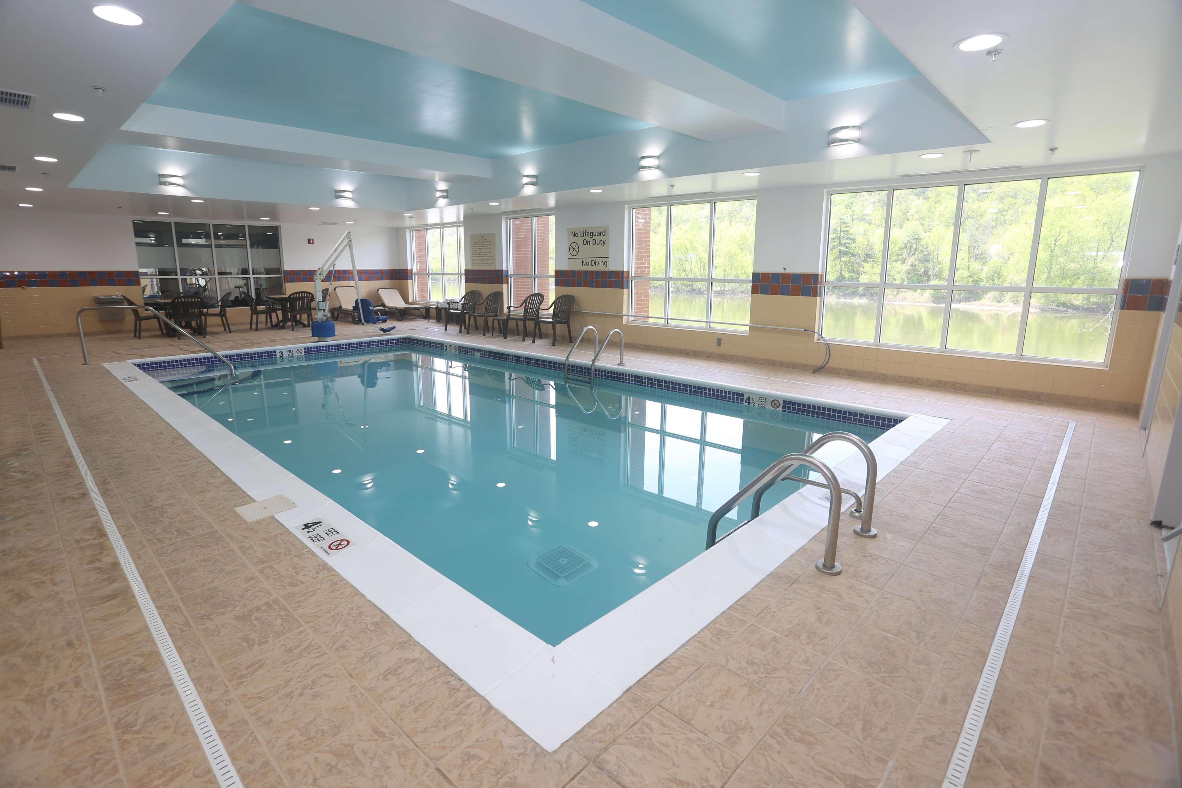 Hampton Inn Owego Екстер'єр фото