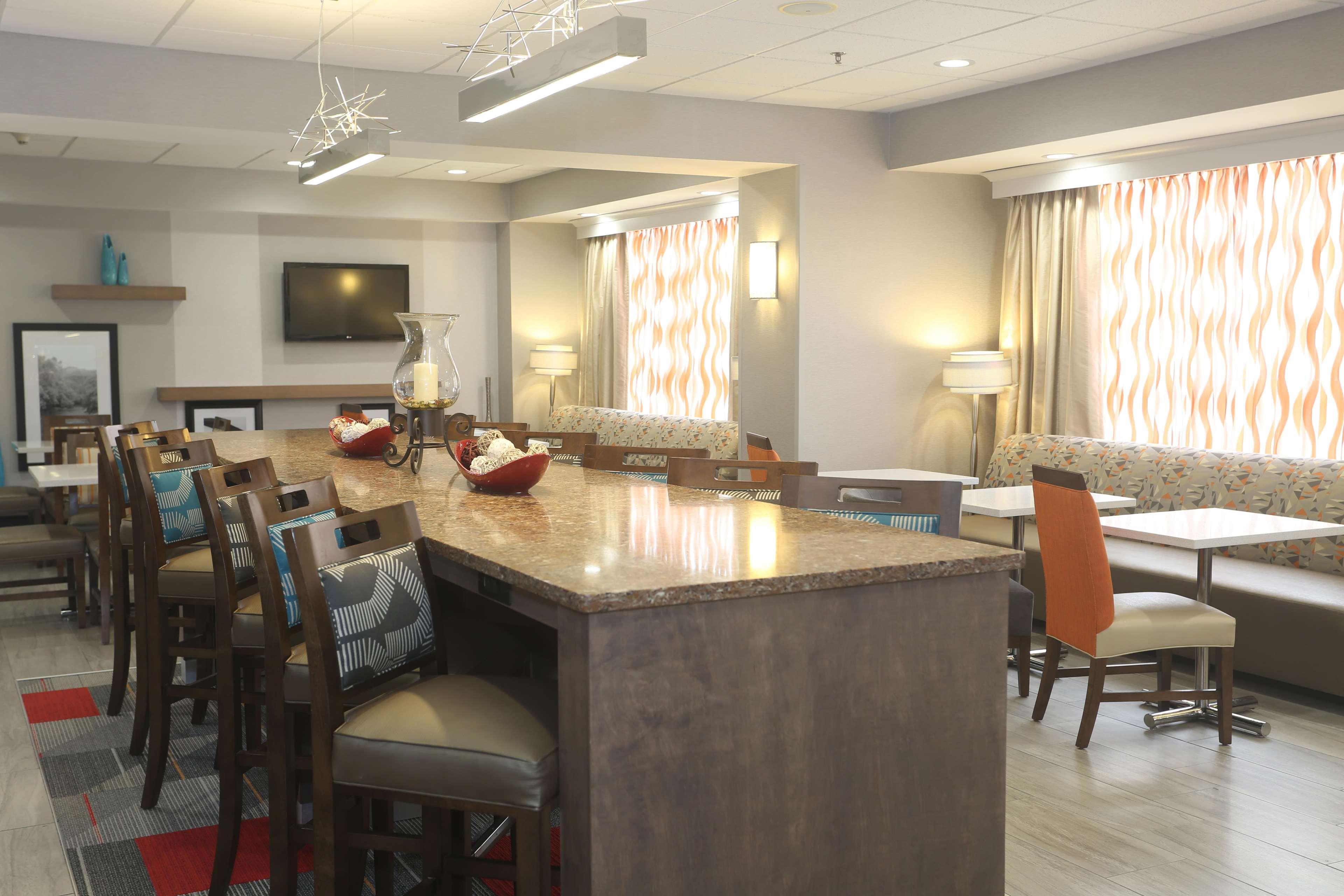 Hampton Inn Owego Екстер'єр фото