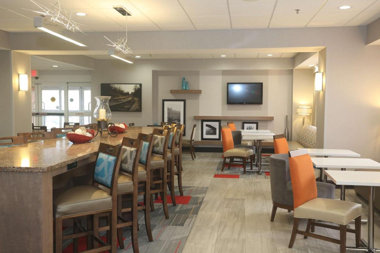 Hampton Inn Owego Екстер'єр фото