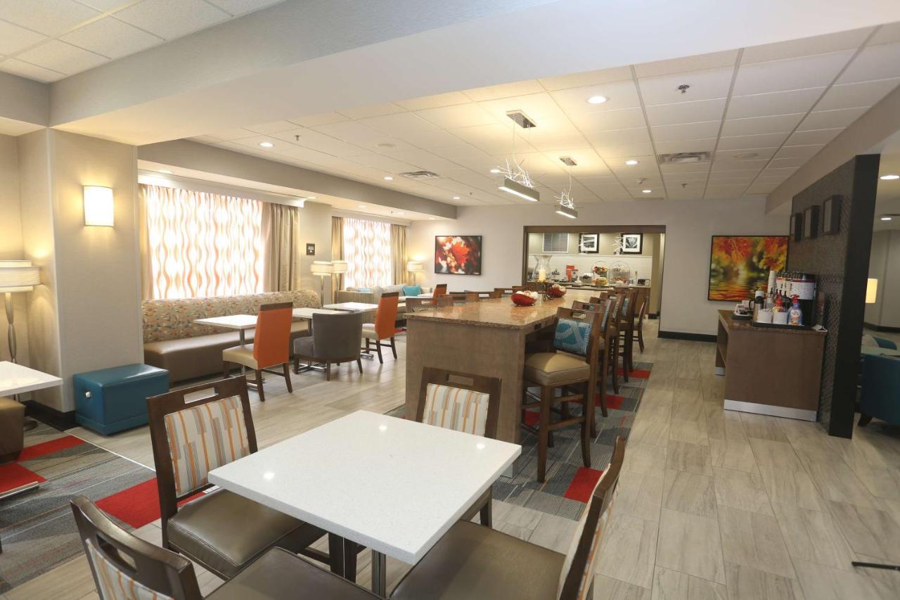 Hampton Inn Owego Екстер'єр фото