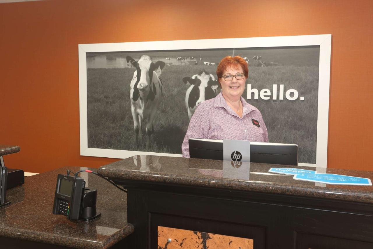 Hampton Inn Owego Екстер'єр фото
