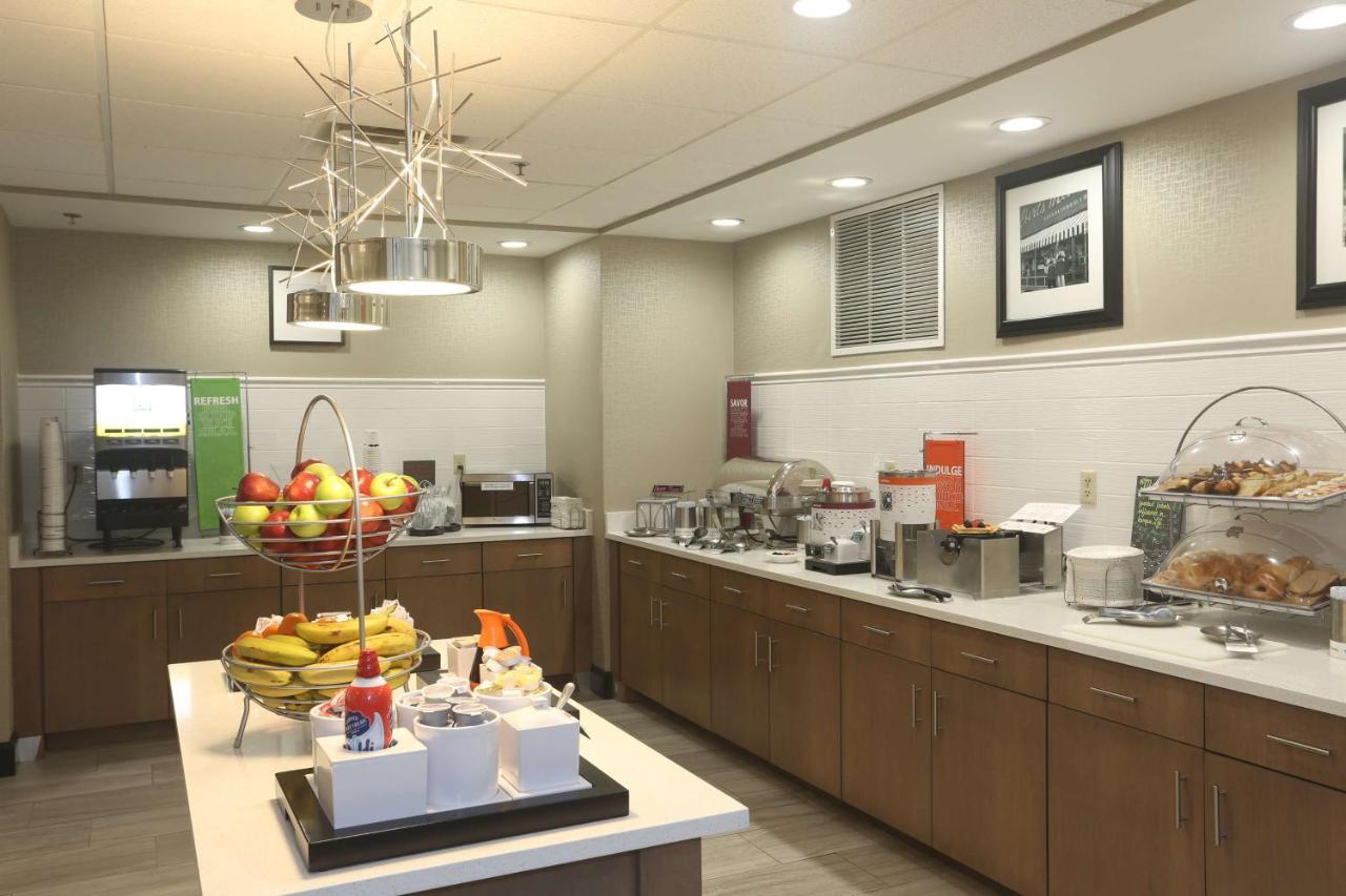 Hampton Inn Owego Екстер'єр фото
