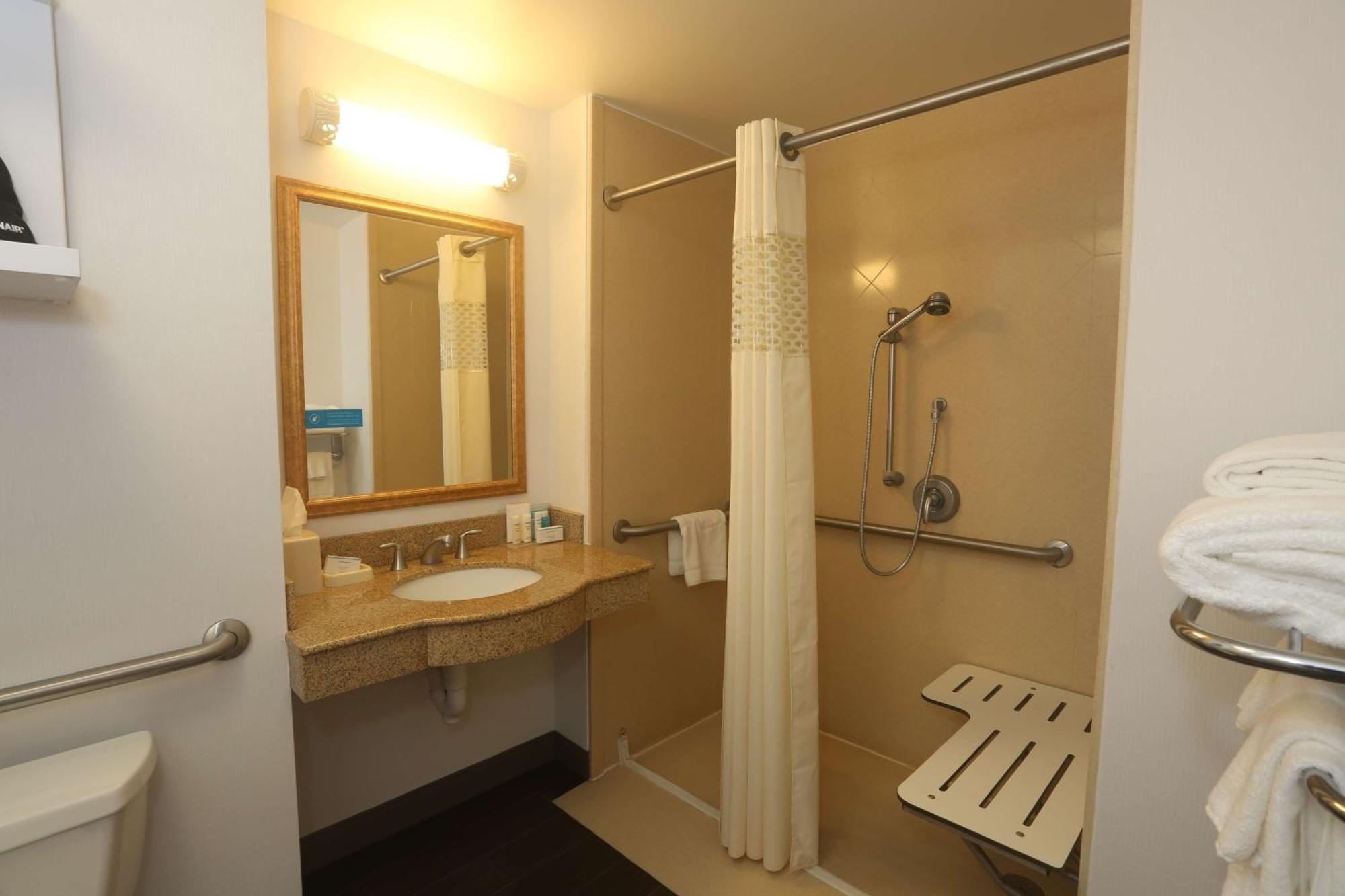 Hampton Inn Owego Екстер'єр фото