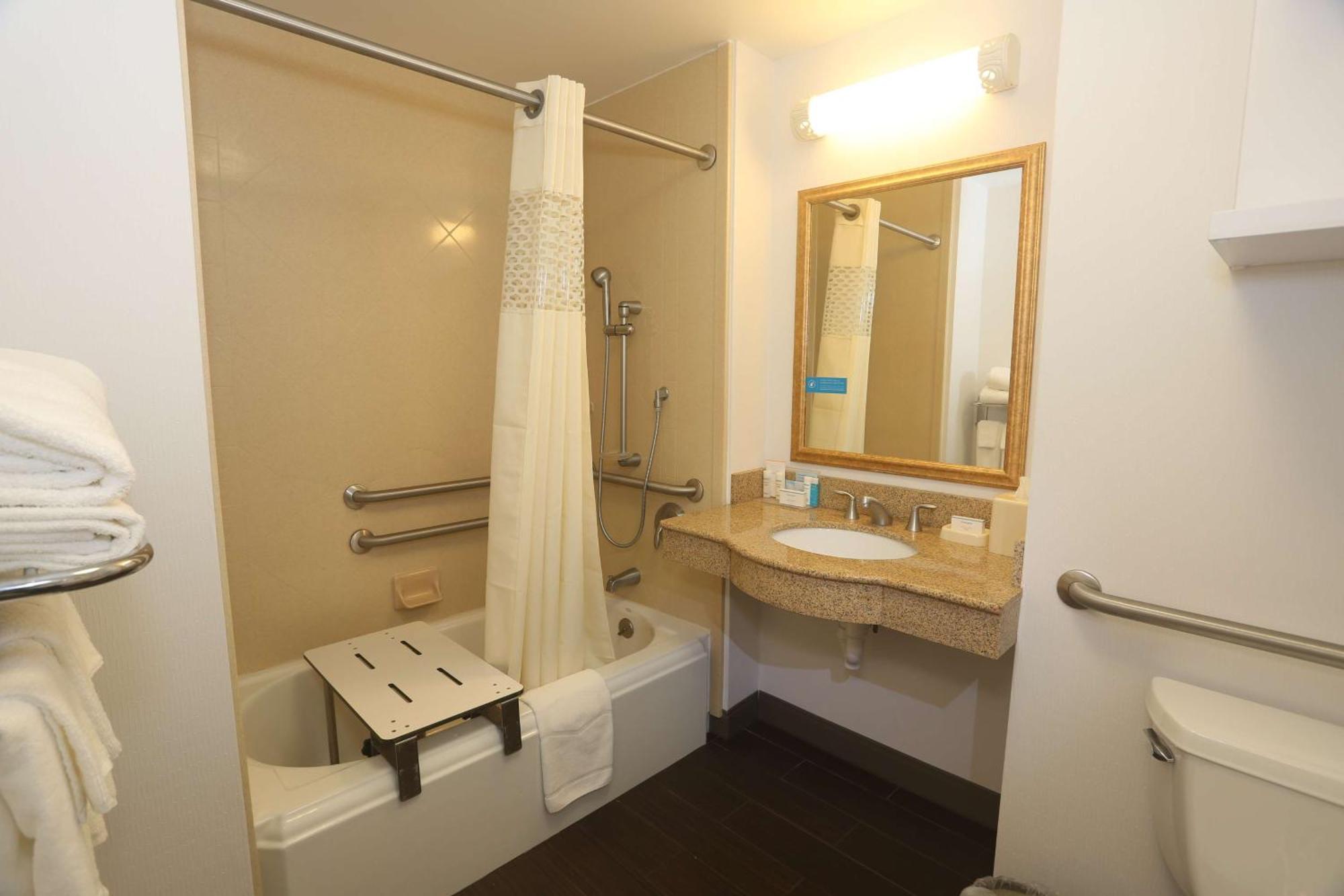 Hampton Inn Owego Екстер'єр фото