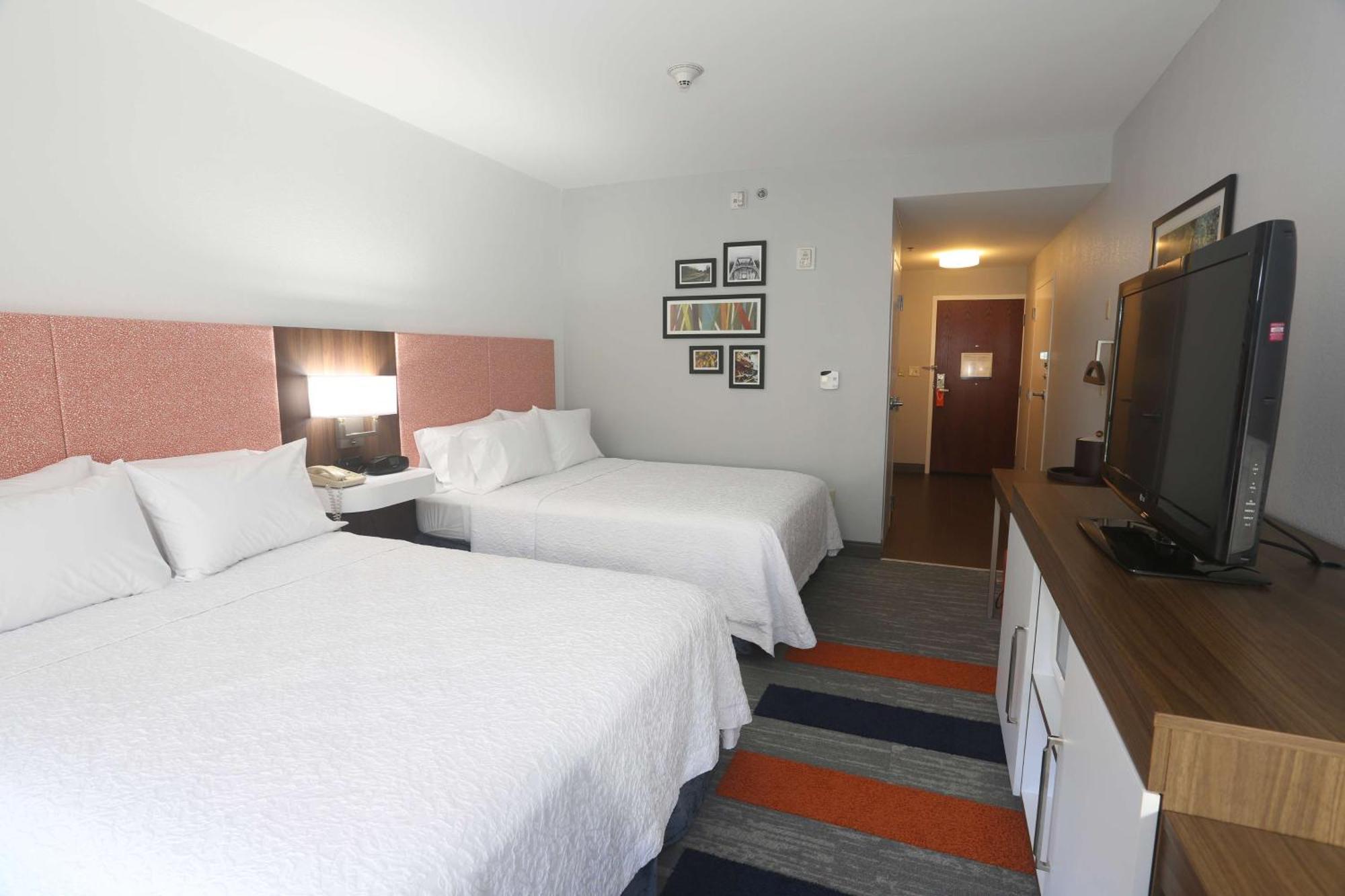 Hampton Inn Owego Екстер'єр фото